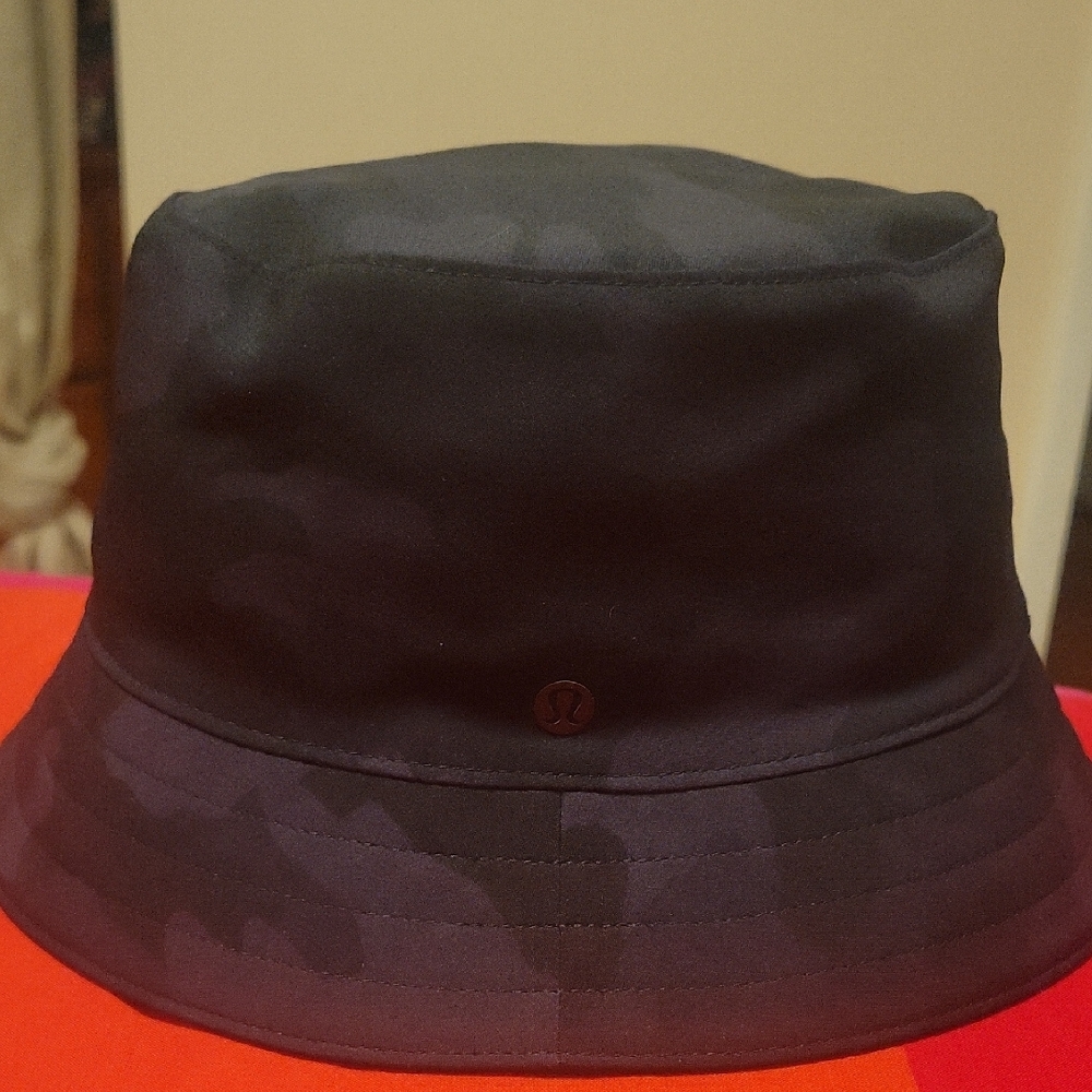 Lululemon Reversible Black/Camo Bucket Hat  M/L